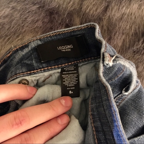 Distressed Skinny Jeans - Picture 4 of 4